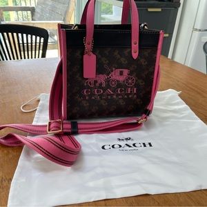 Coach Field Tote 22 - horse and carriage print